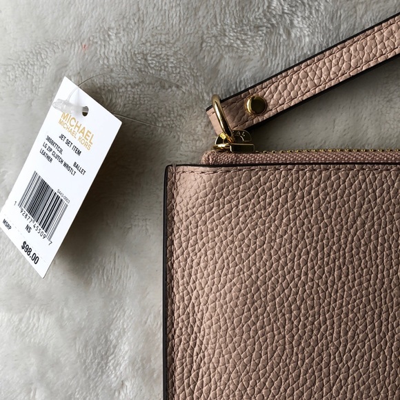 MICHAEL KORS Clutch Wristlet - Picture 4 of 8